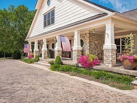 3rd image of 2020 E Choctaw Dr
