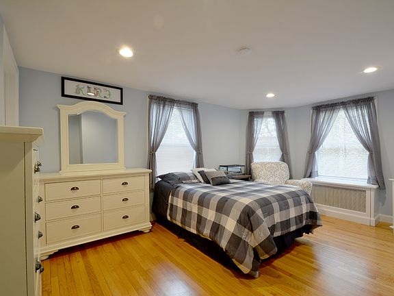 4th image of 53 E Washington Ave