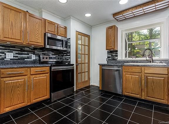 4th image of 3112 E Broad St
