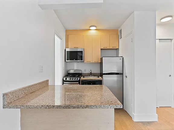 3rd image of 30 W 141st St APT 3R
