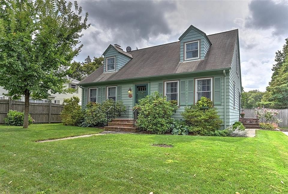 1st image of 68 Parkway Ave