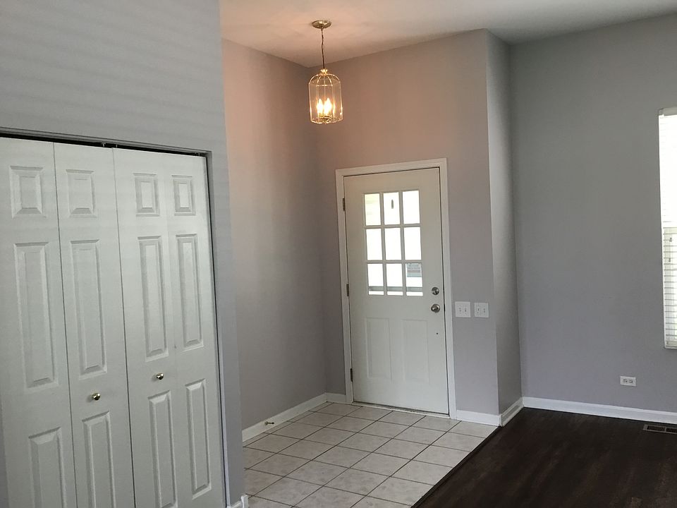 2364 Chesapeake Bay, Elgin, IL 60123 | Zillow