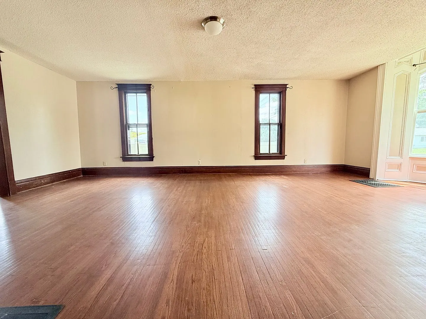 3-Bed House in Downtown Cedar Falls — Photo 4