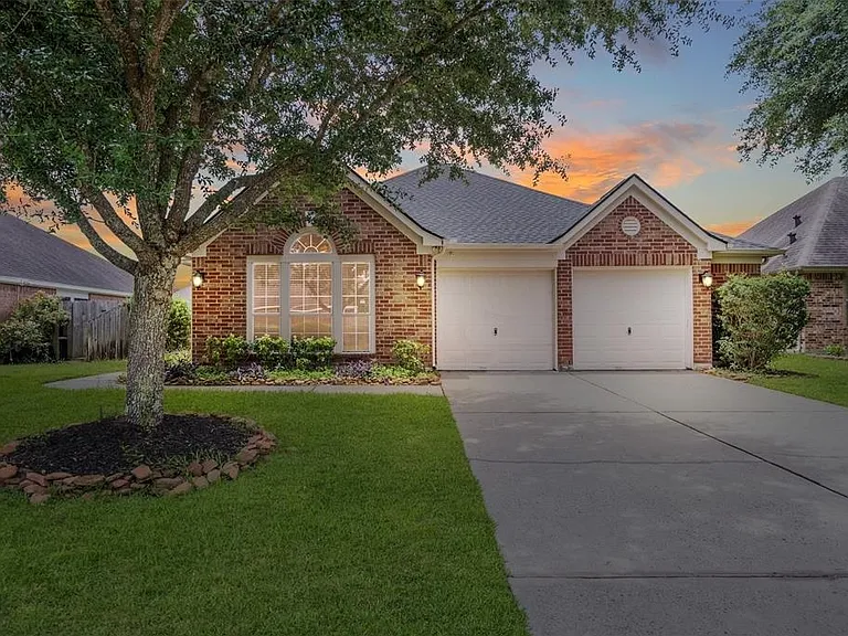 14707 Raven Hollow Ln — Photo 1
