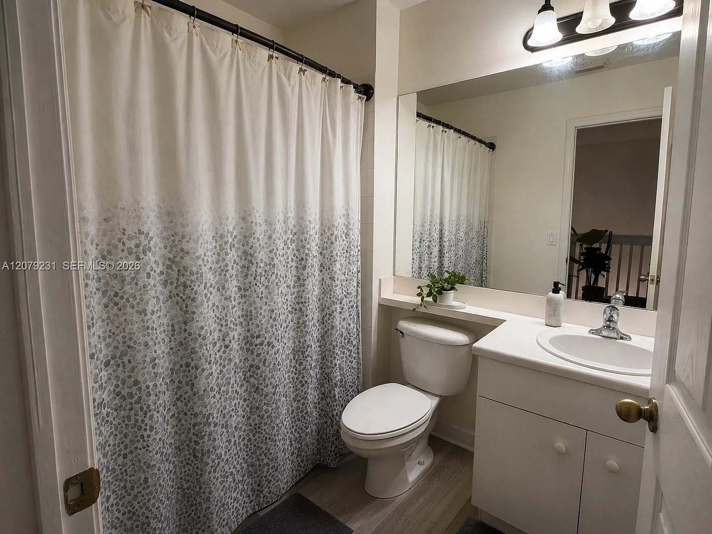 4 bed, 1906 sqft, $3,200 — Photo 4