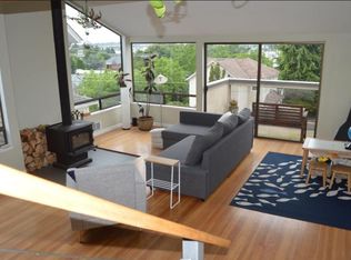 63 W Etruria St APT 5, Seattle, WA 98119