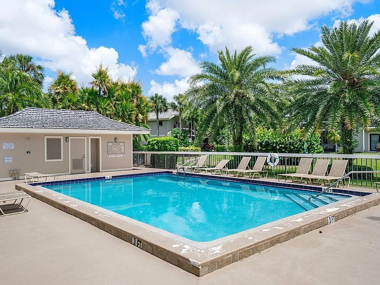 11863 Wimbledon Cir #433 — Photo 36