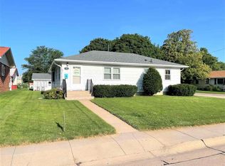 735 McMillan St, Holdrege, NE 68949