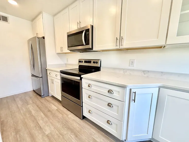 1441 Deerpond Ln — Photo 8