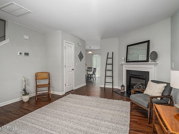 3rd image of 4621 Lily Walk