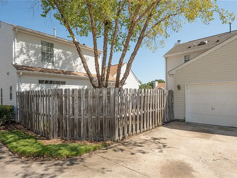 850 Worcester Way — Photo 22