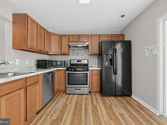 3rd image of 910 Southern Ave SE #1