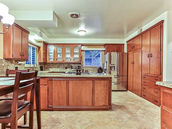 4th image of 1521 N Bonita Ct