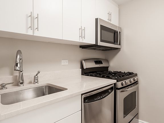 4th image of 30 W 63rd St APT 3F