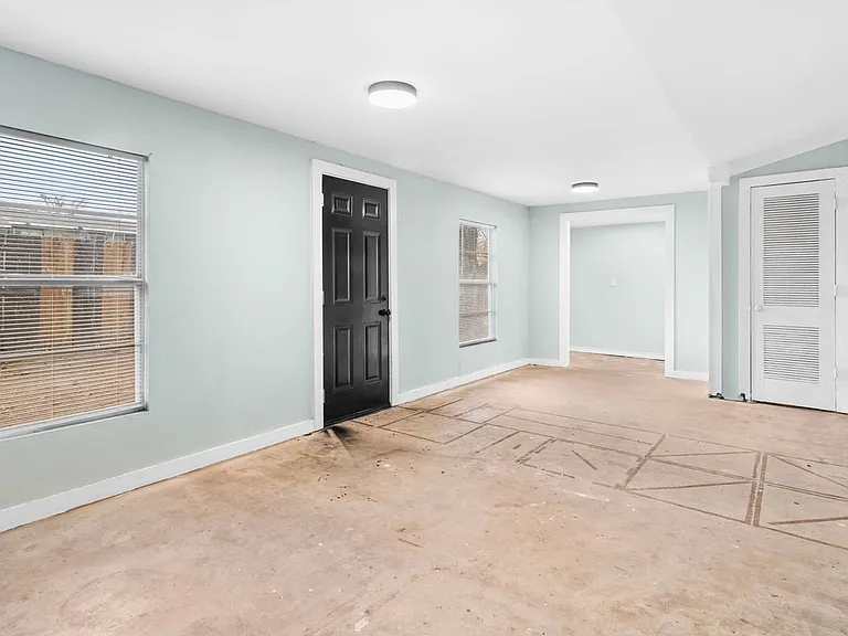 527 Lively Dr — Photo 7