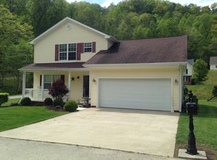 129 Stoney Brook Dr, Van Lear, KY 41265