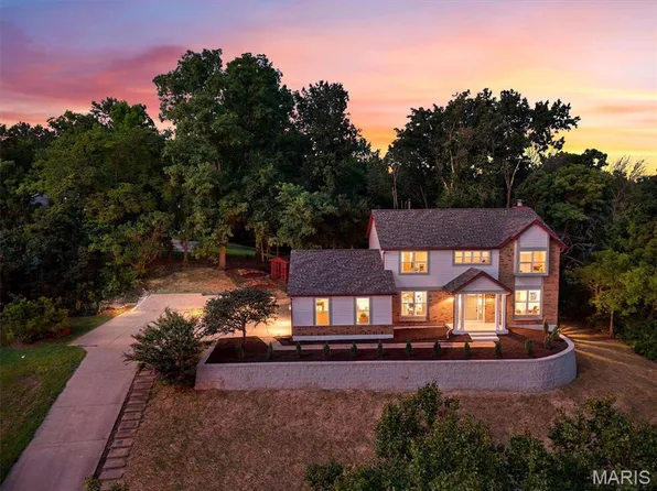 5839 Brookstone Terrace Dr, Saint Louis, MO 63129