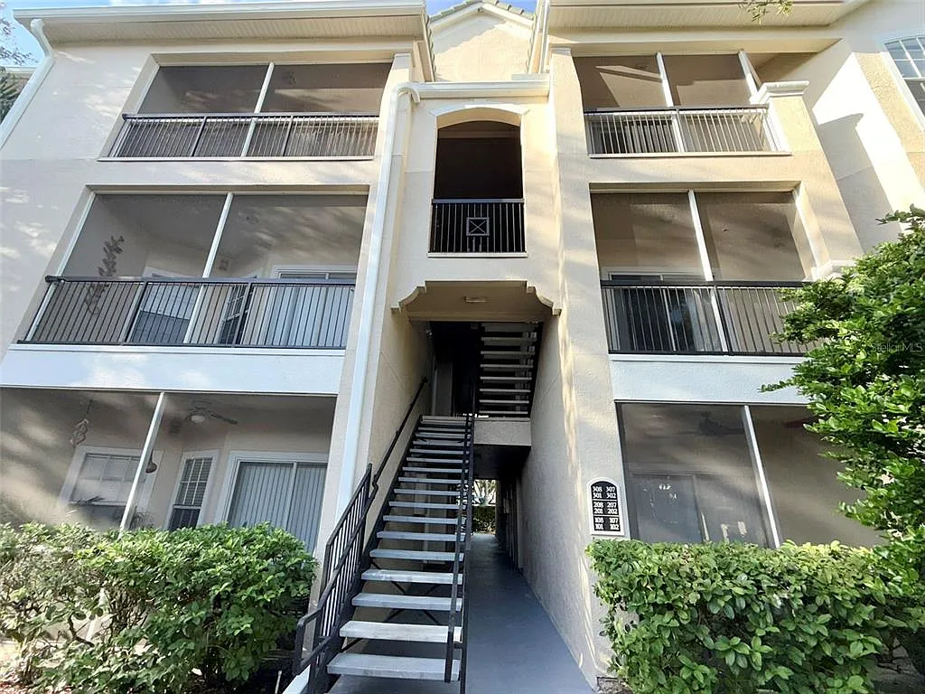 1 bed, 1.0 bath, 843 sqft, $1,550 — Photo 1