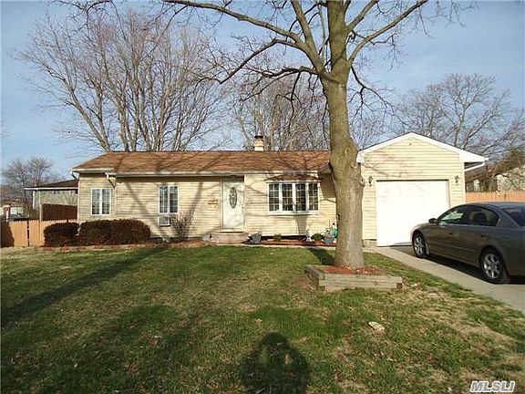2nd image of 135 Grand Blvd