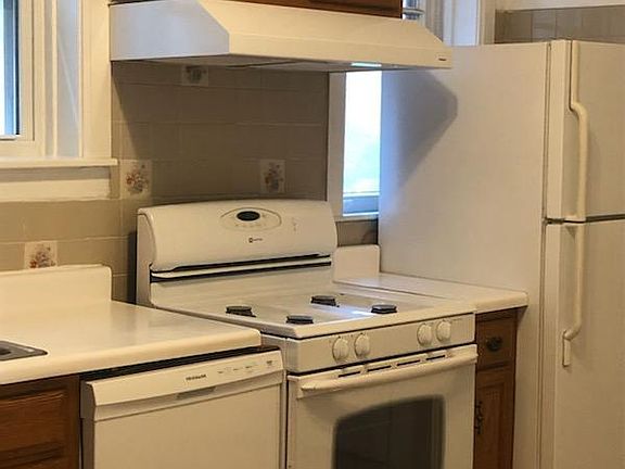 5th image of 2204 W Ainslie St #1