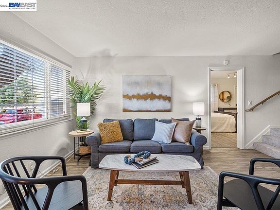 3rd image of 700 Fargo Ave #1