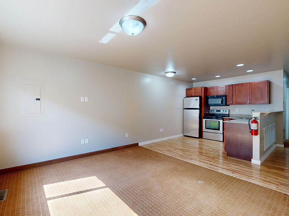 1st image of 505 Creekside St SE #57a9a8a58