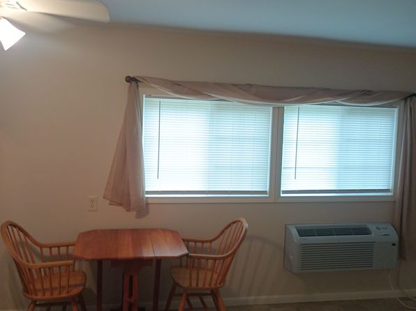 593 1/2 W Hail St, Bushnell, IL 61422