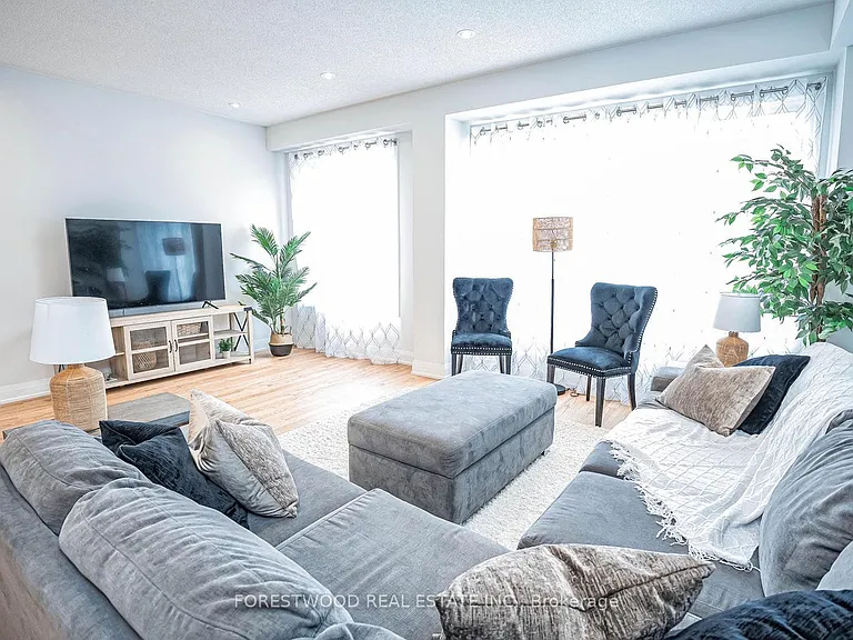 53 Humberstone Dr — Photo 15