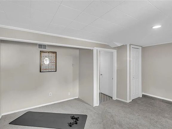4th image of 8604 Ford Ave #1