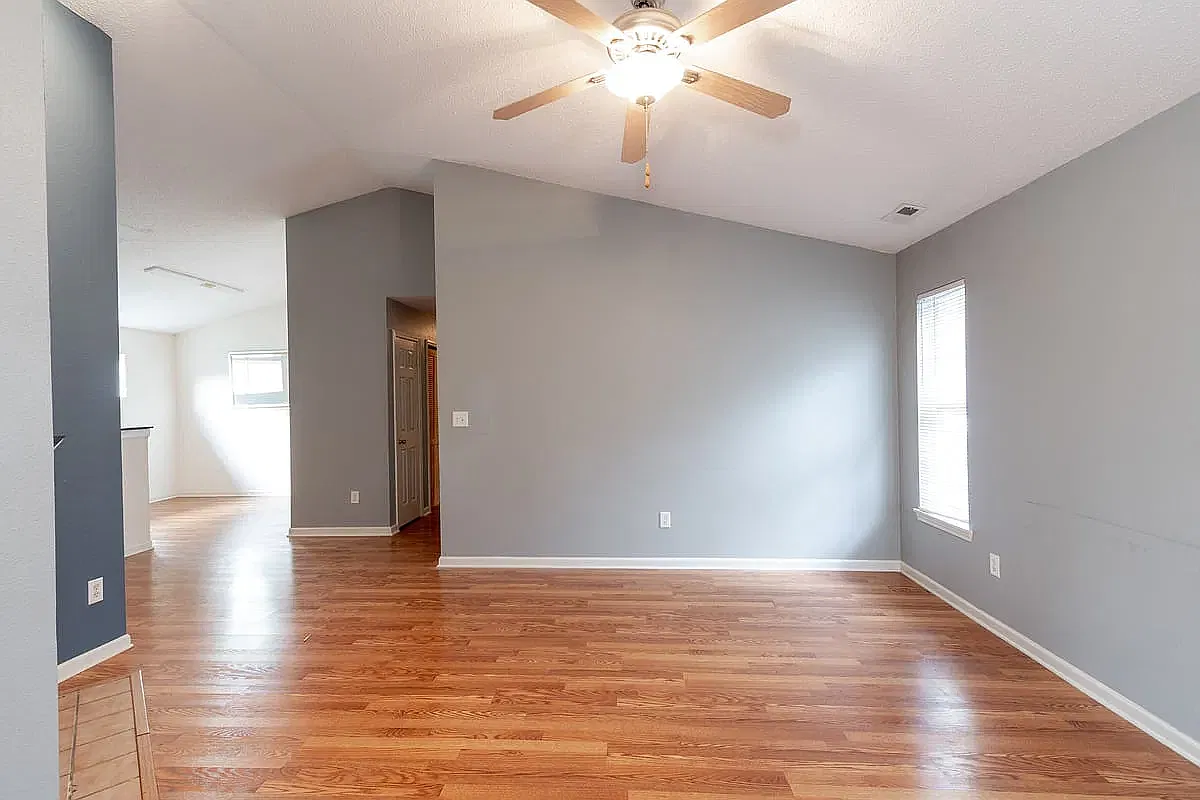 3 bed, 1319 sqft, $1,680 — Photo 2
