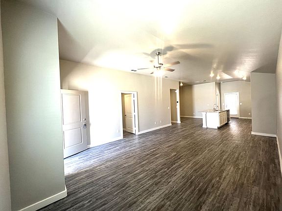 3rd image of 13705 Avenue Q