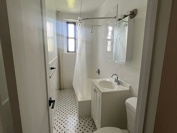 4th image of 41-12 41st St APT 5L