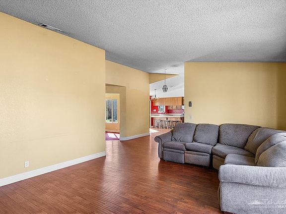 5th image of 114 Chaparrel St