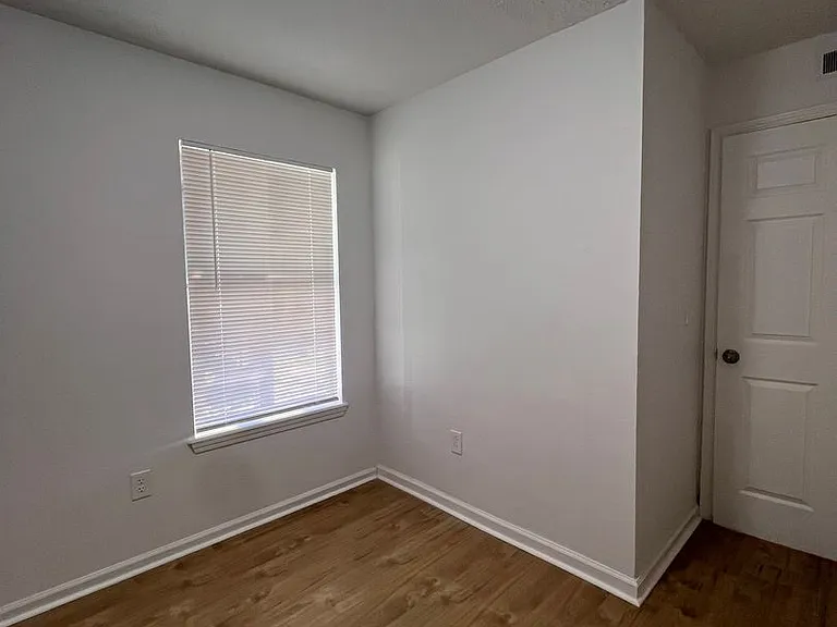 1723 W Kentucky St — Photo 33