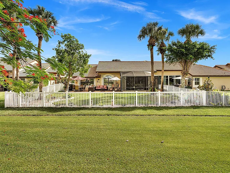 8099 Cassia Dr — Photo 34