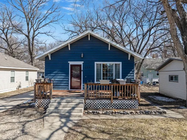 104 8th St NW, Minot, ND 58703