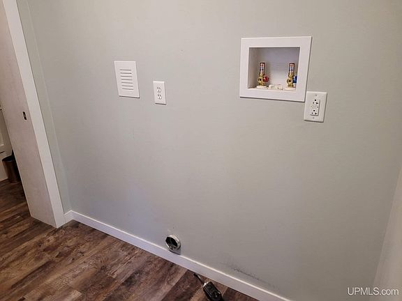 2nd image of 908 W Superior St