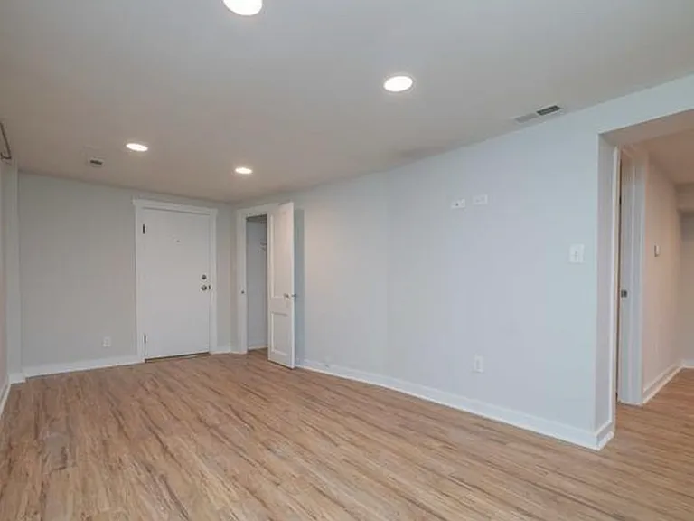 2438 W Wilson Ave #G — Photo 1