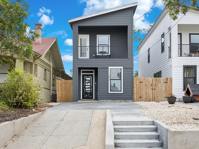 1012 Denver Blvd — Photo 9