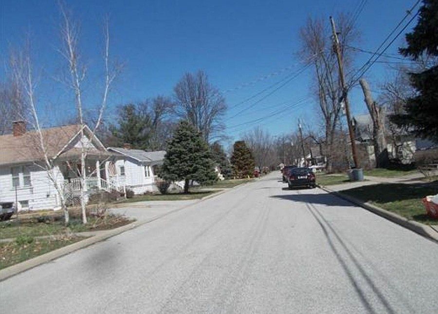2nd image of 1241 Schirmer Ave