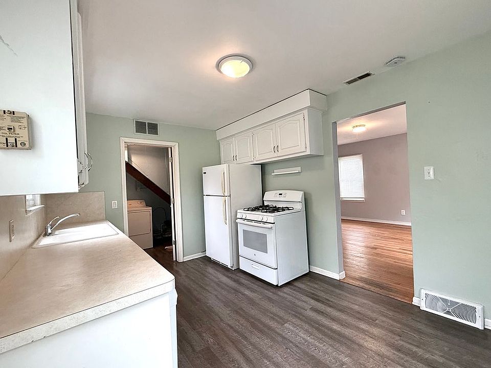 2330 Rowland Ave, photo 9