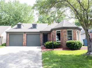 9800 River Oak Ln N, Fishers, IN