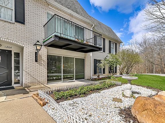 2nd image of 3000 Lakewood Dr #1101