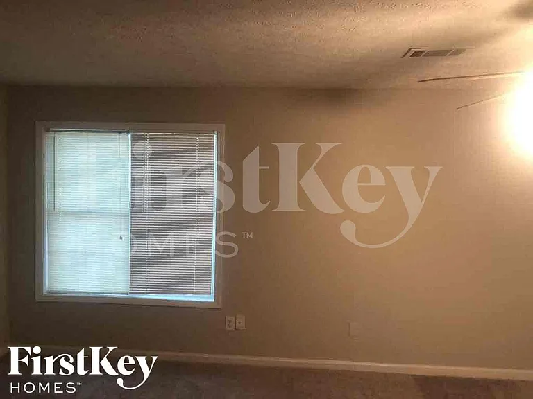 319 Hills Point Rd — Photo 3