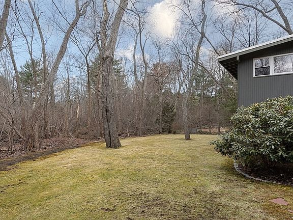 3rd image of 27 Peacock Farm Rd