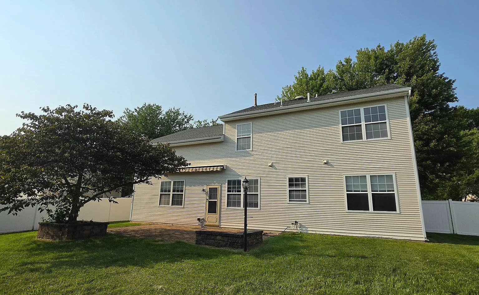 4 bed, 2.5 bath, 2184 sqft, $4,300 — Photo 3