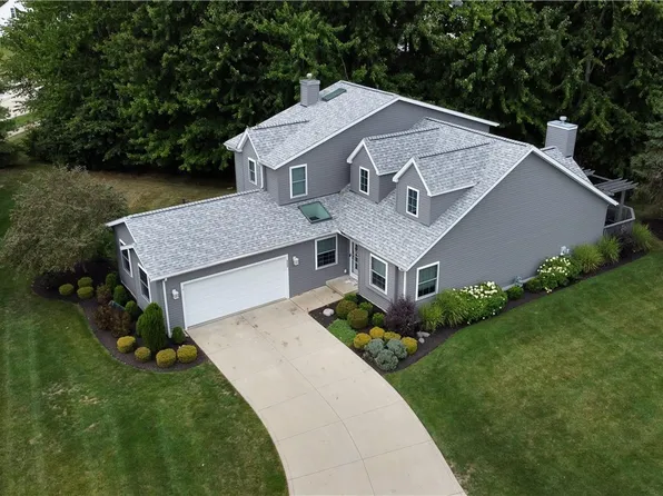 9200 Willowbrook Ct, Olmsted Falls, OH 44138