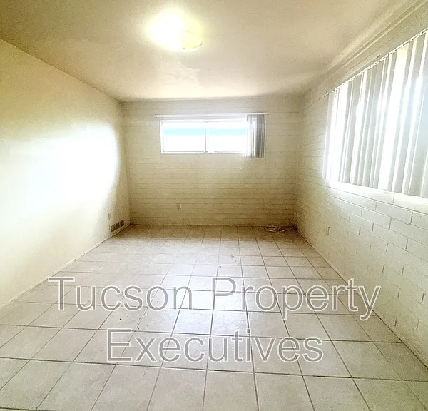 8922 S Nogales Hwy — Photo 11