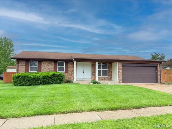 1052 Deleon Ct, Fenton, MO 63026