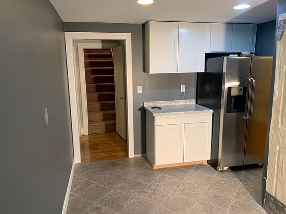 2nd image of 228 James St #2